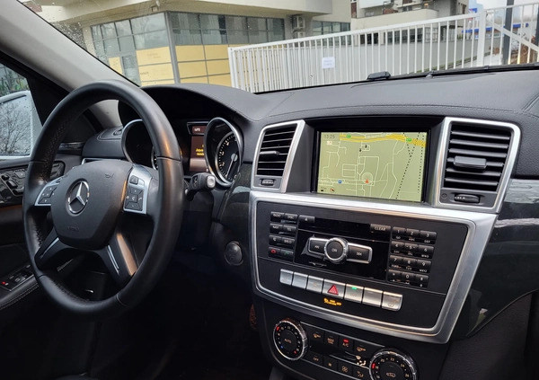 Mercedes-Benz GL cena 169900 przebieg: 24817, rok produkcji 2016 z Warszawa małe 704